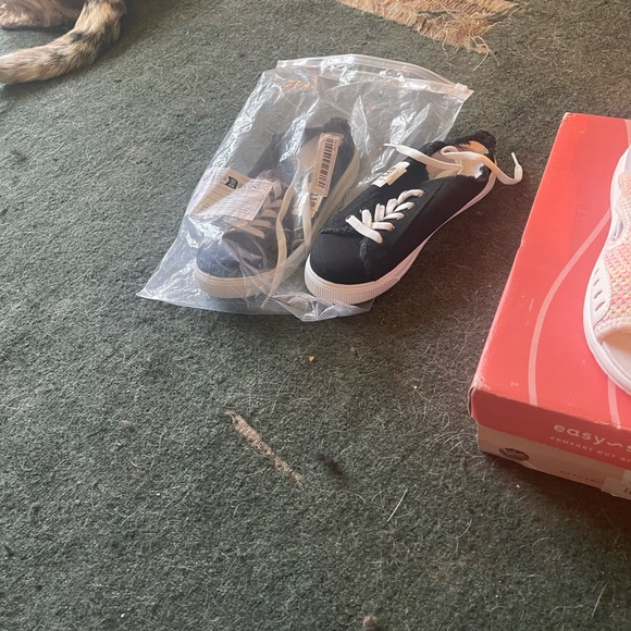 Shoes new size 5$15.00 eaVera Bradley purse and wallet $15.00 each - Picture 7 of 15